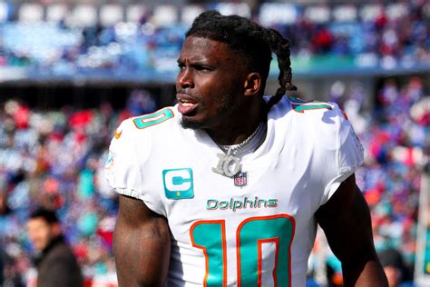Miami Dolphins’ Tyreek Hill under investigation for allegedly slapping fishing fleet employee at Haulover Marina